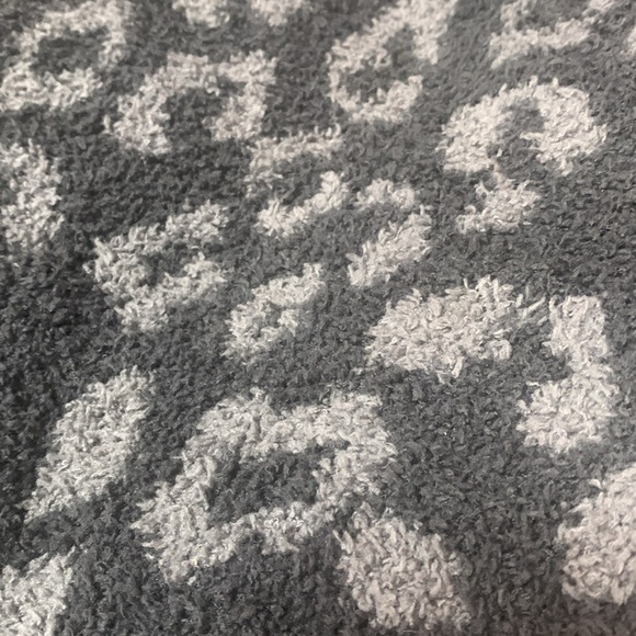 Barefoot Dreams CozyChic In The Wild Scarf and Hat Set Graphite/Carbon NEW - Picture 3 of 5